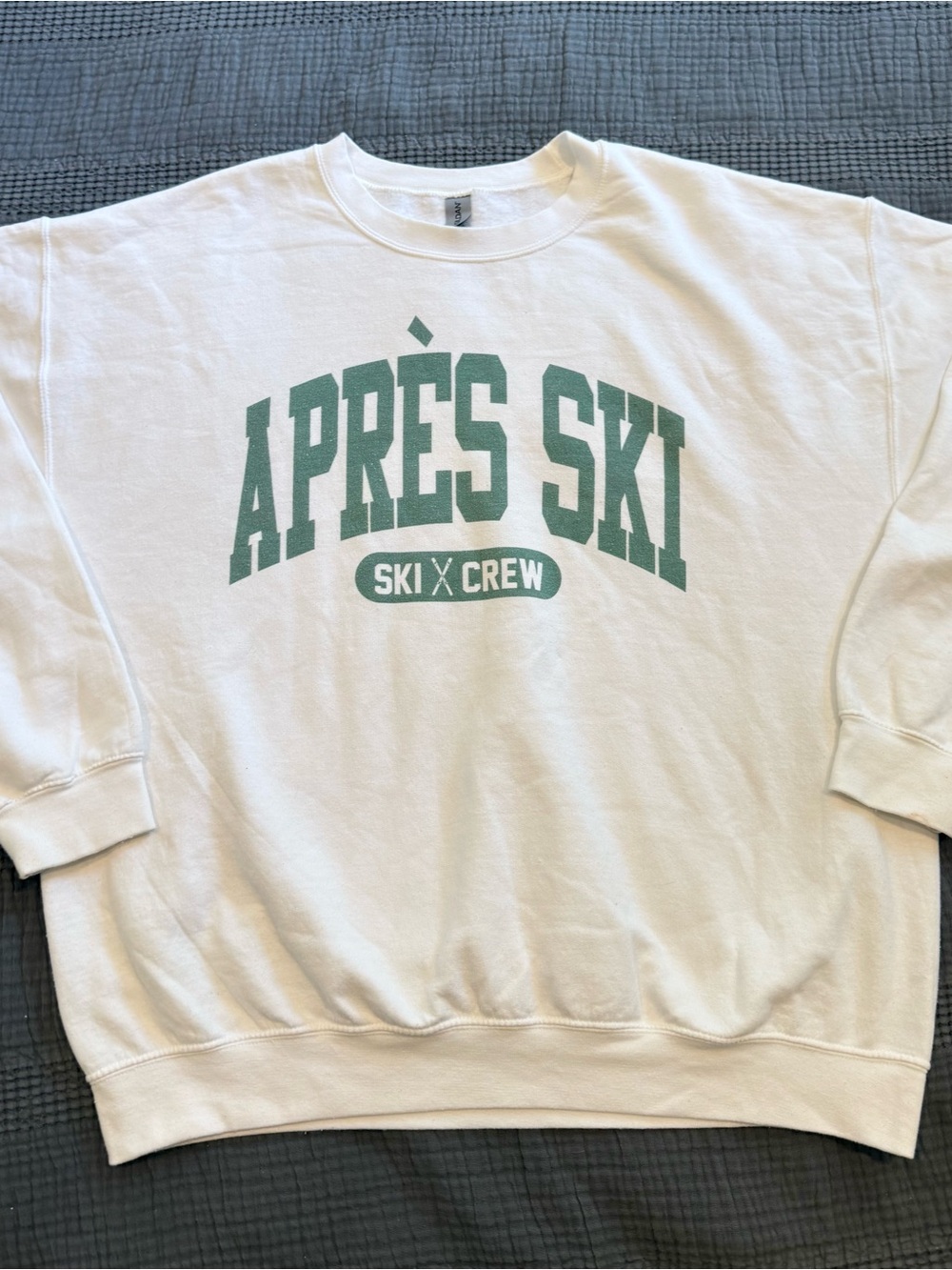 White Crewneck Sweatshirt with Green Apres Ski Graphic